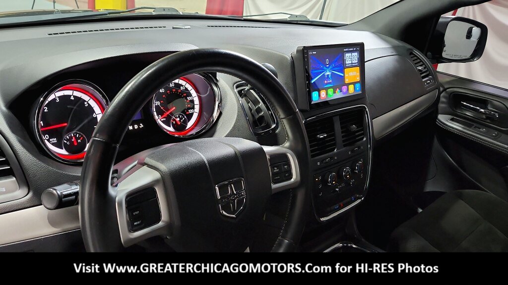Used 2015 Dodge Grand Caravan SXT w/ Blacktop Package FWD image 26