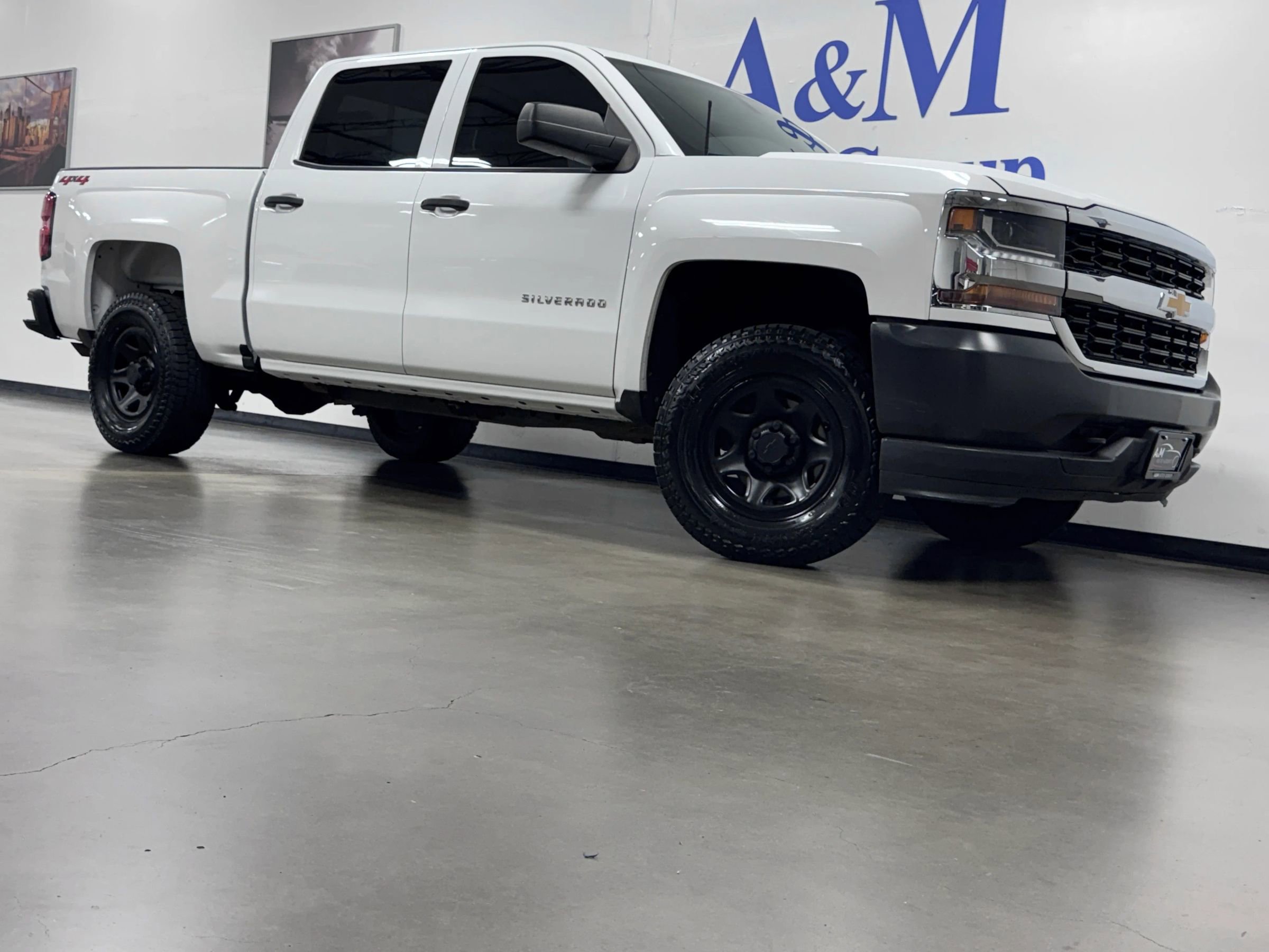 Used 2018 Chevrolet Silverado 1500 W/T w/ Trailering Package AWD/4WD image 2