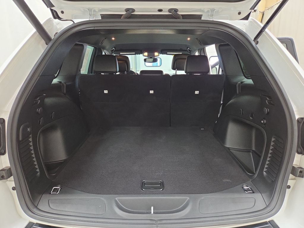Used 2022 Jeep Grand Cherokee Laredo X AWD/4WD image 9