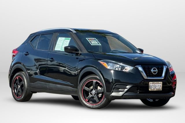 Used 2018 Nissan Kicks SV image 3