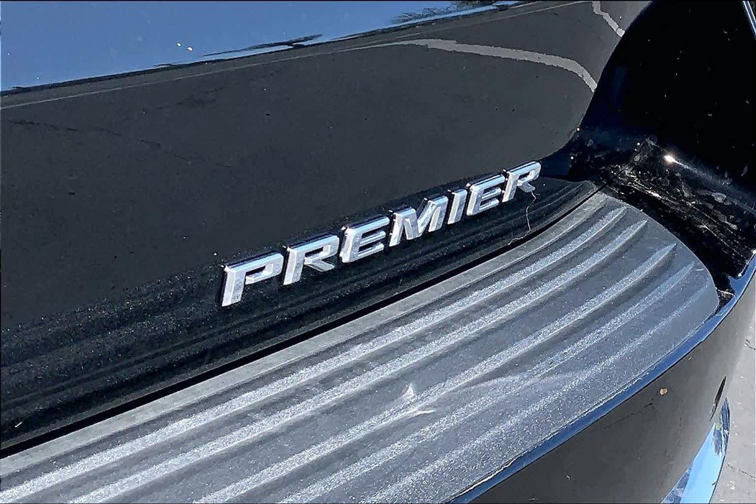 Used 2025 Chevrolet Suburban Premier RWD image 9