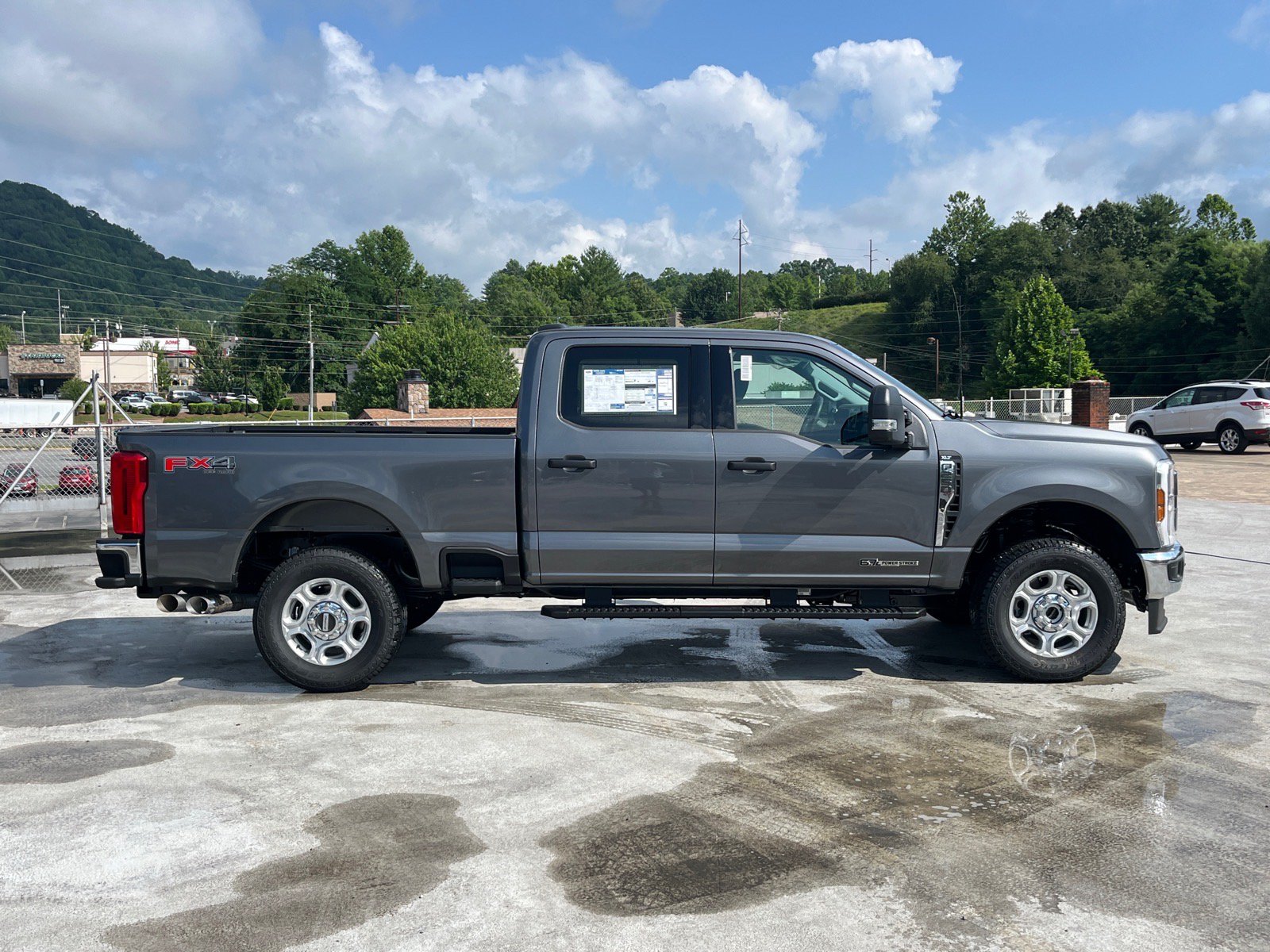 New 2026 Ford F250 XLT w/ FX4 Off-Road Package AWD/4WD image 2