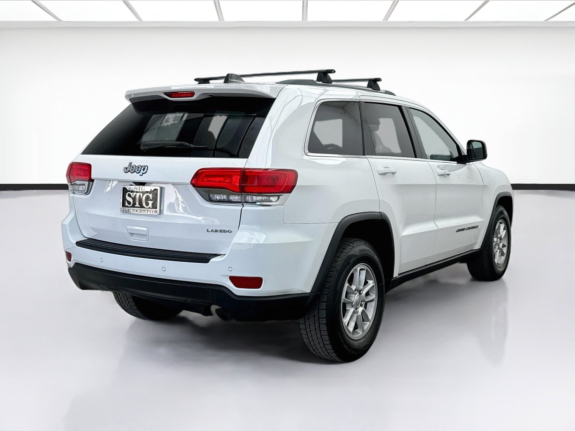 Used 2019 Jeep Grand Cherokee Laredo RWD image 4