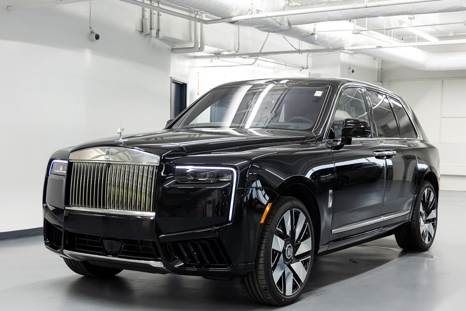 New 2026 Rolls-Royce Cullinan AWD/4WD image 2