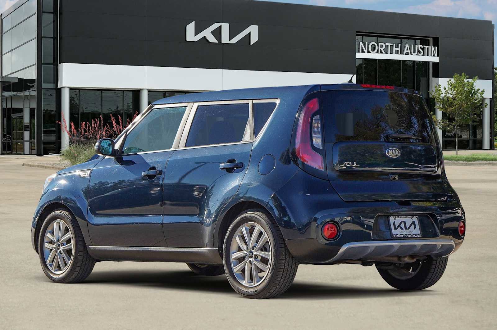 Used 2018 Kia Soul + image 5