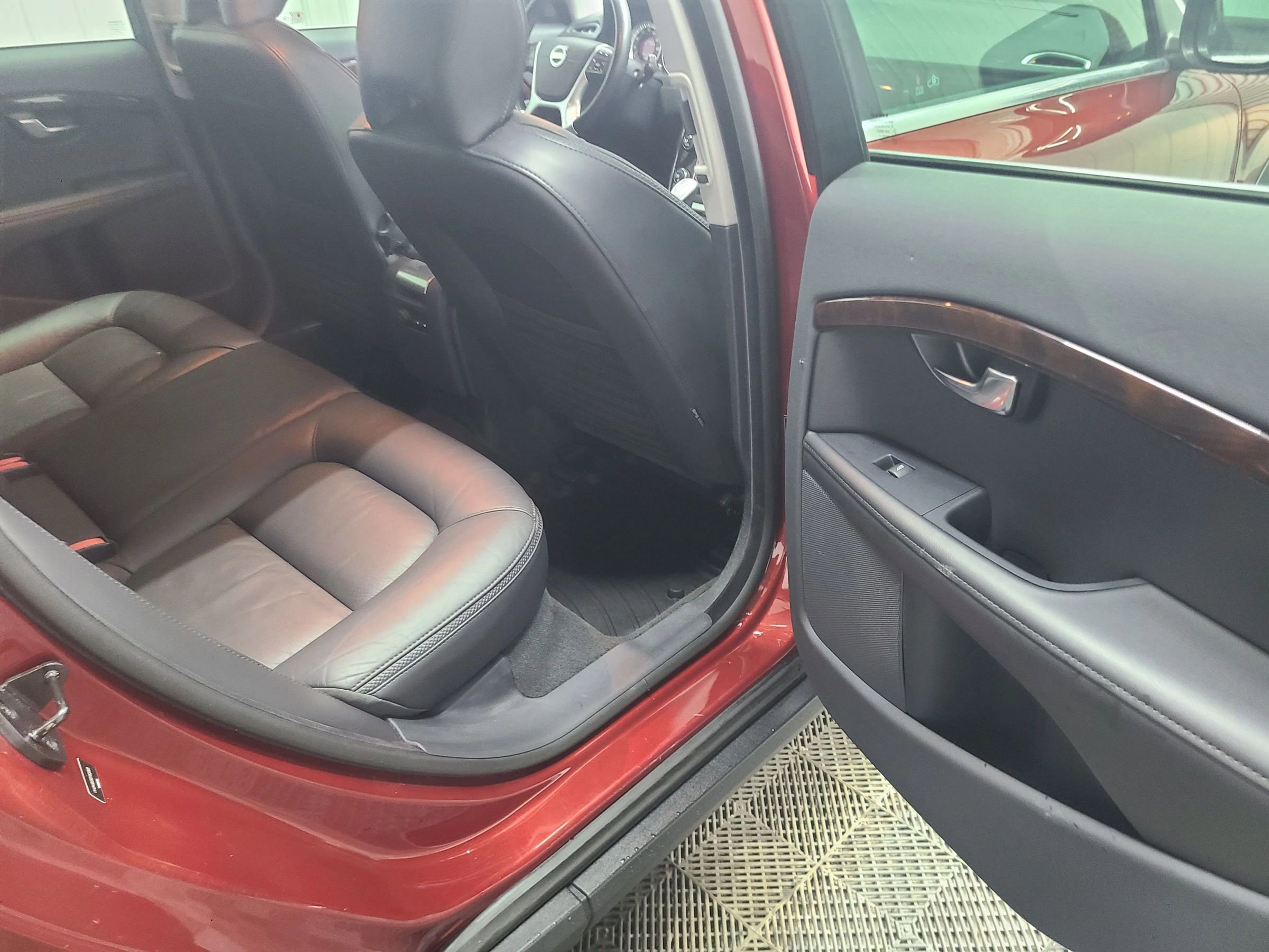 Used 2013 Volvo XC70 3.2 image 39