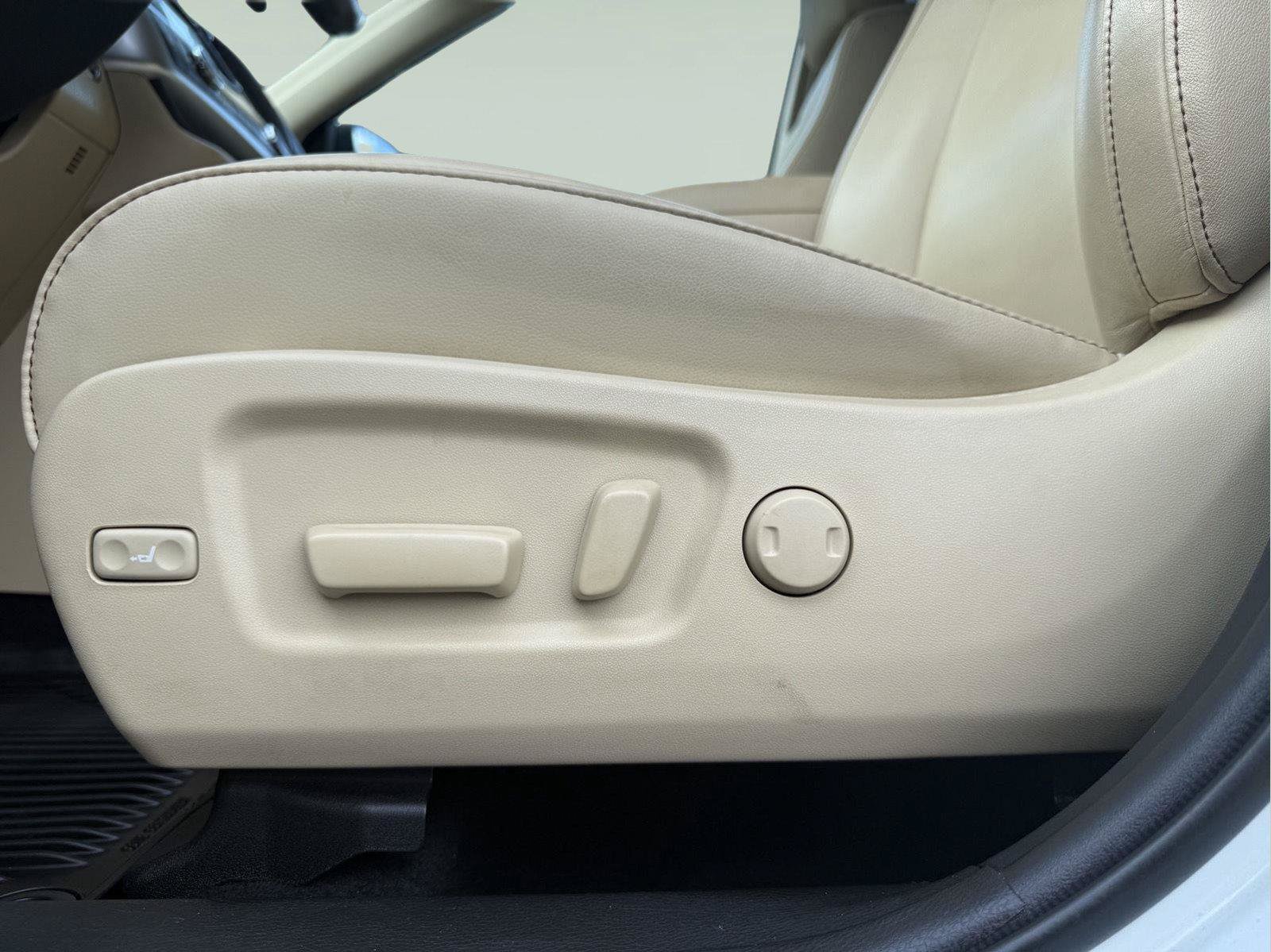 Used 2019 Toyota Highlander XLE AWD/4WD image 8