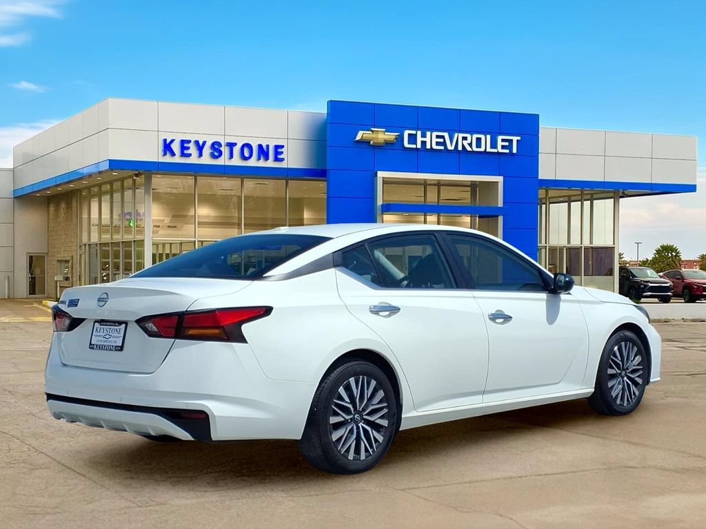 Used 2025 Nissan Altima 2.5 SV FWD image 7