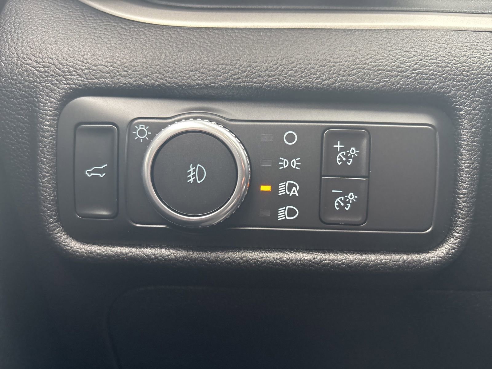 Certified 2022 Ford Explorer XLT w/ Equipment Group 202A image 28