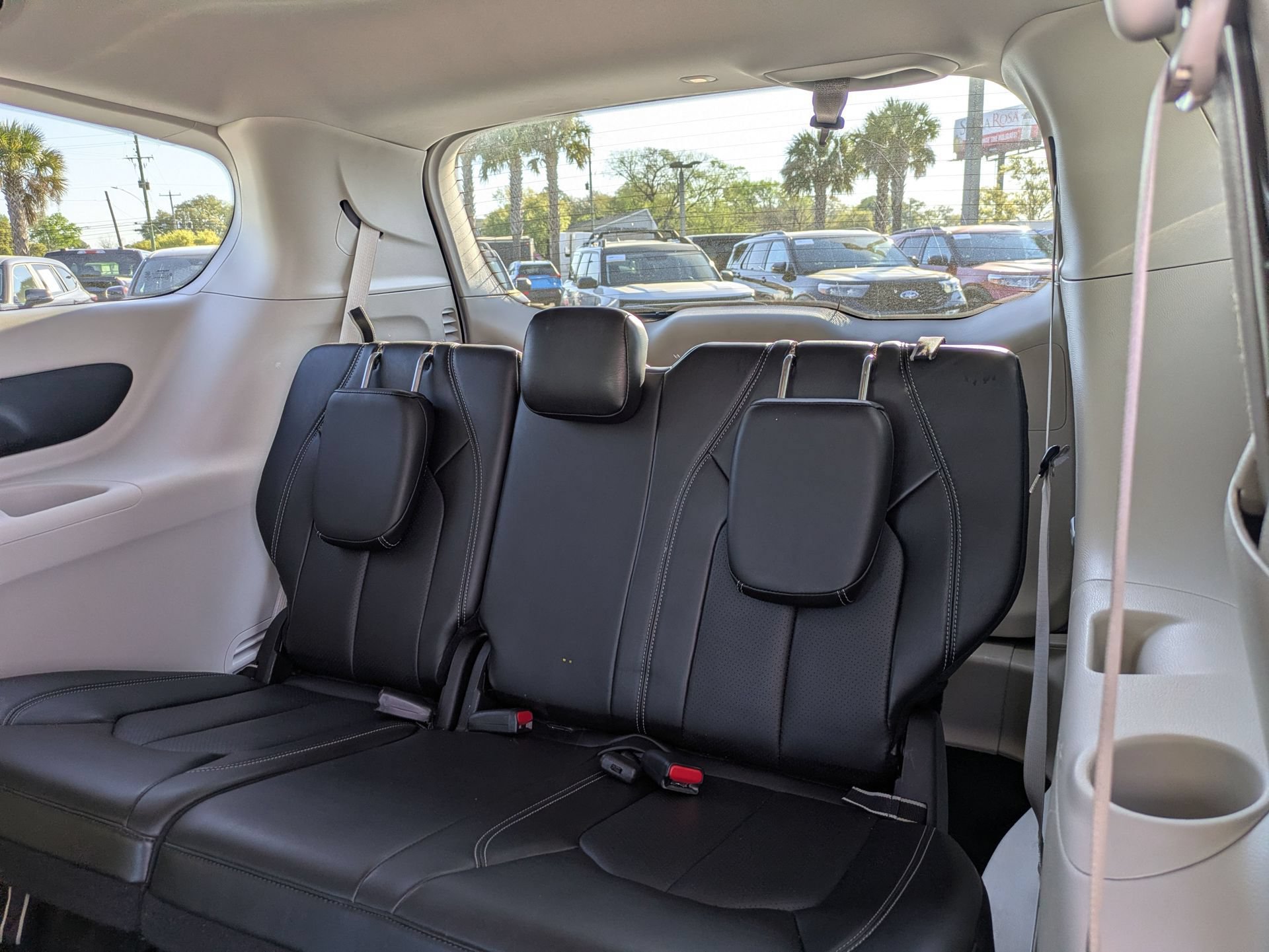 Used 2024 Chrysler Pacifica Touring-L FWD image 15