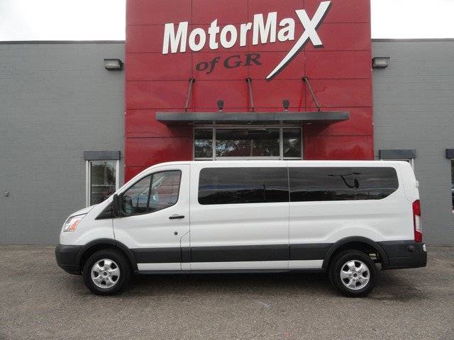 Used 2017 Ford Transit 350 XLT image 2