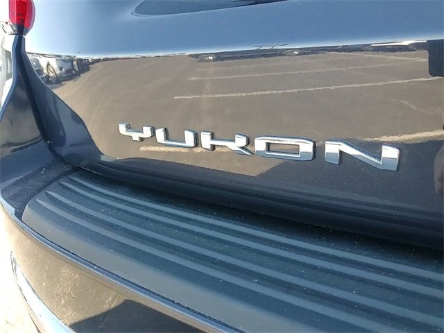 Used 2023 GMC Yukon SLT w/ SLT Premium Package image 7