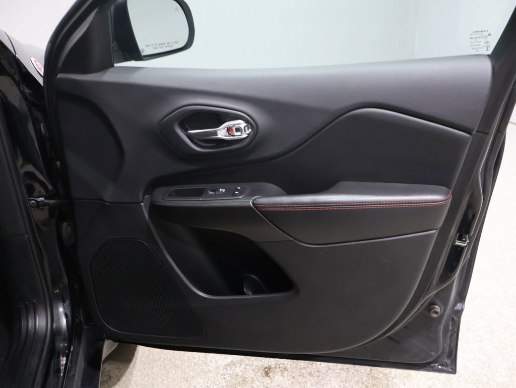 Used 2019 Jeep Cherokee Trailhawk w/ Cold Weather Group image 23