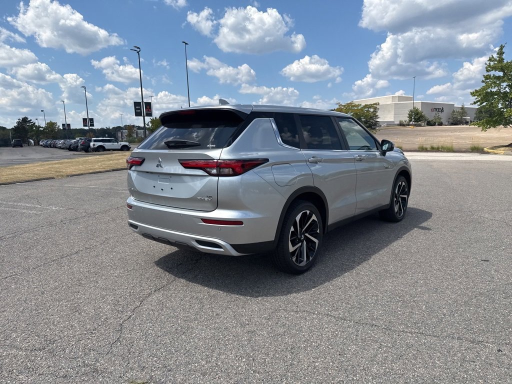 New 2025 Mitsubishi Outlander SE image 9