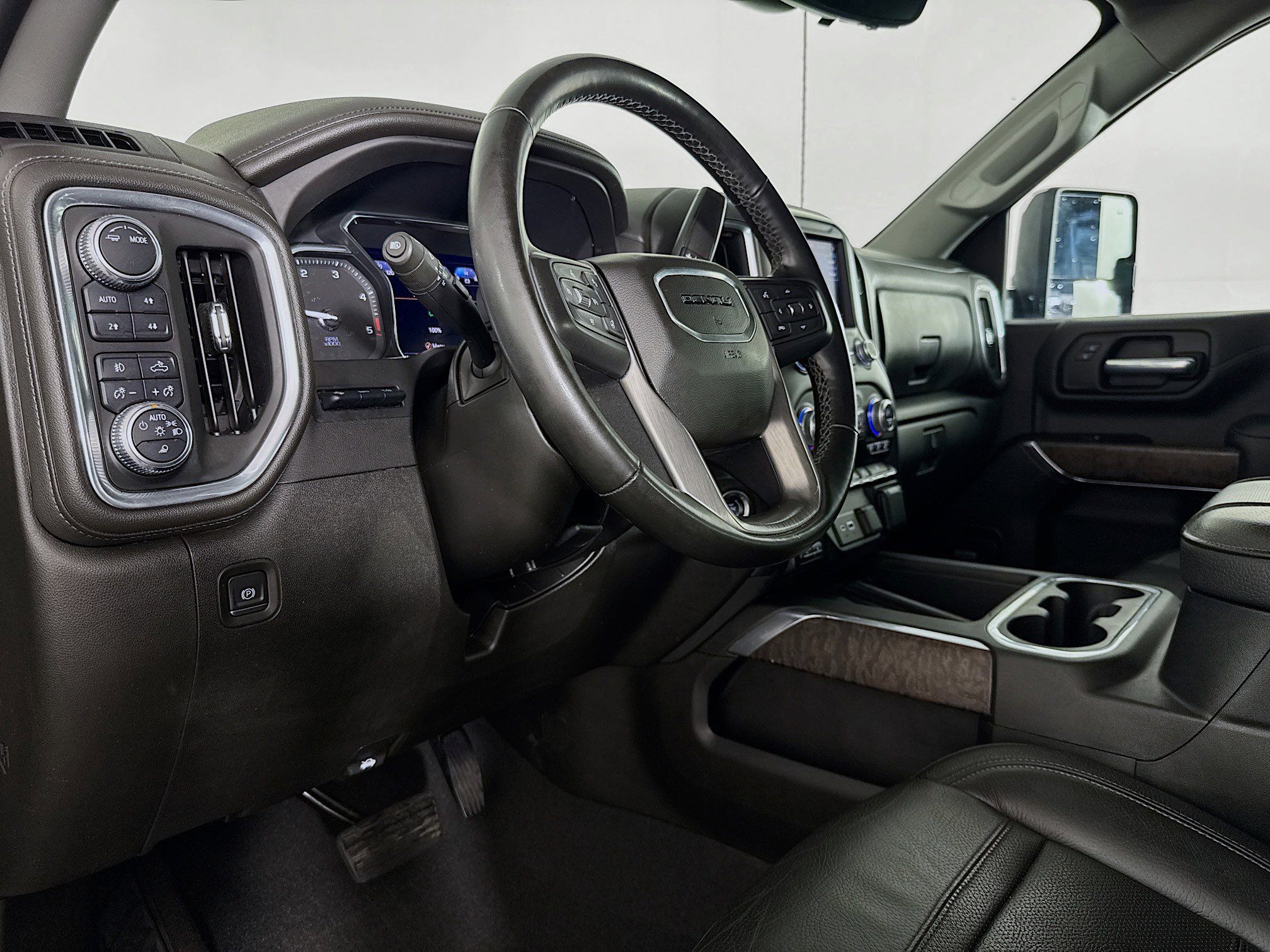 Used 2023 GMC Sierra 3500 Denali w/ Denali Ultimate Package image 21