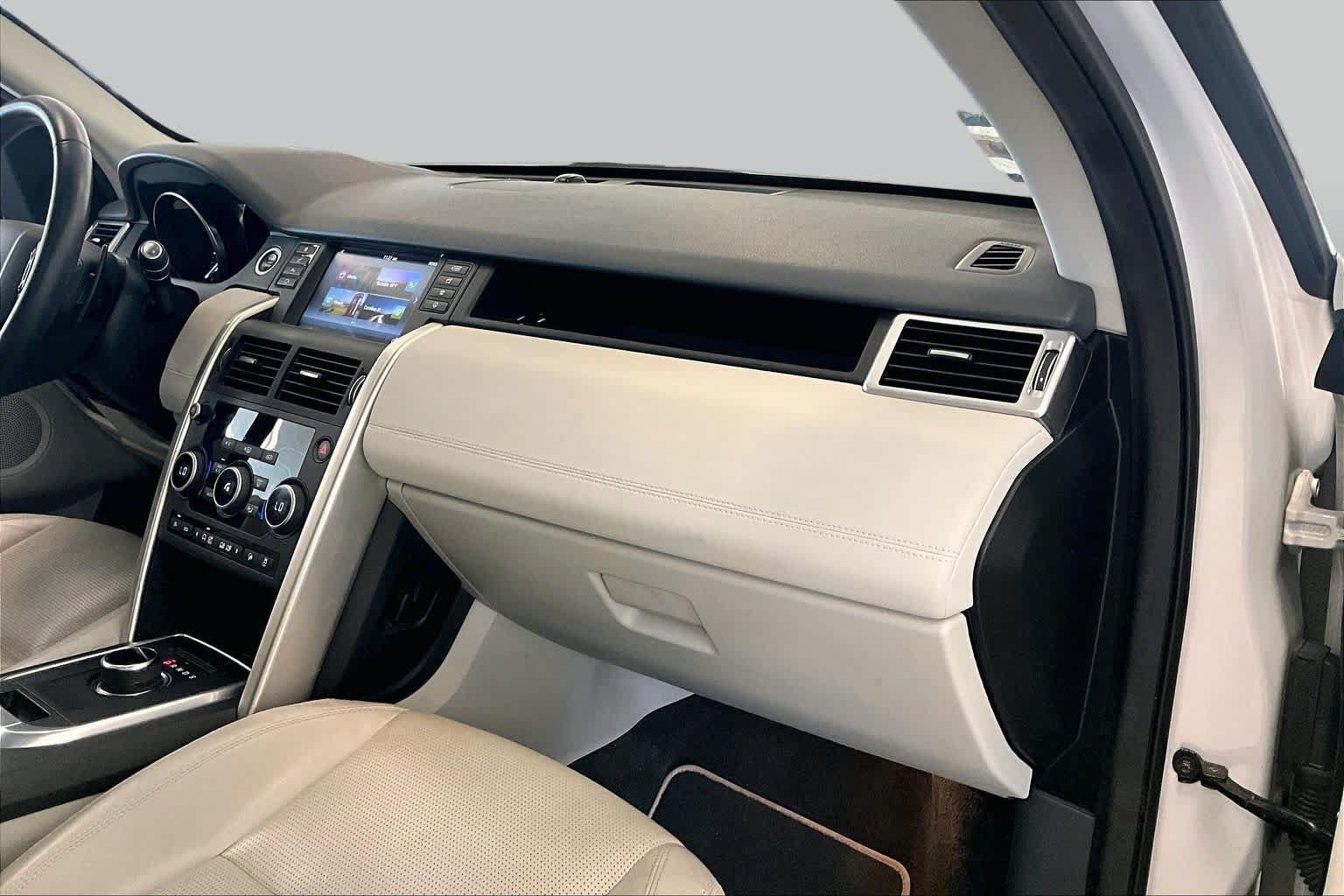 Used 2017 Land Rover Discovery Sport HSE AWD/4WD image 17
