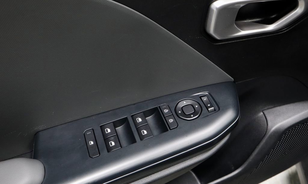 Used 2025 Kia K4 LXS image 22