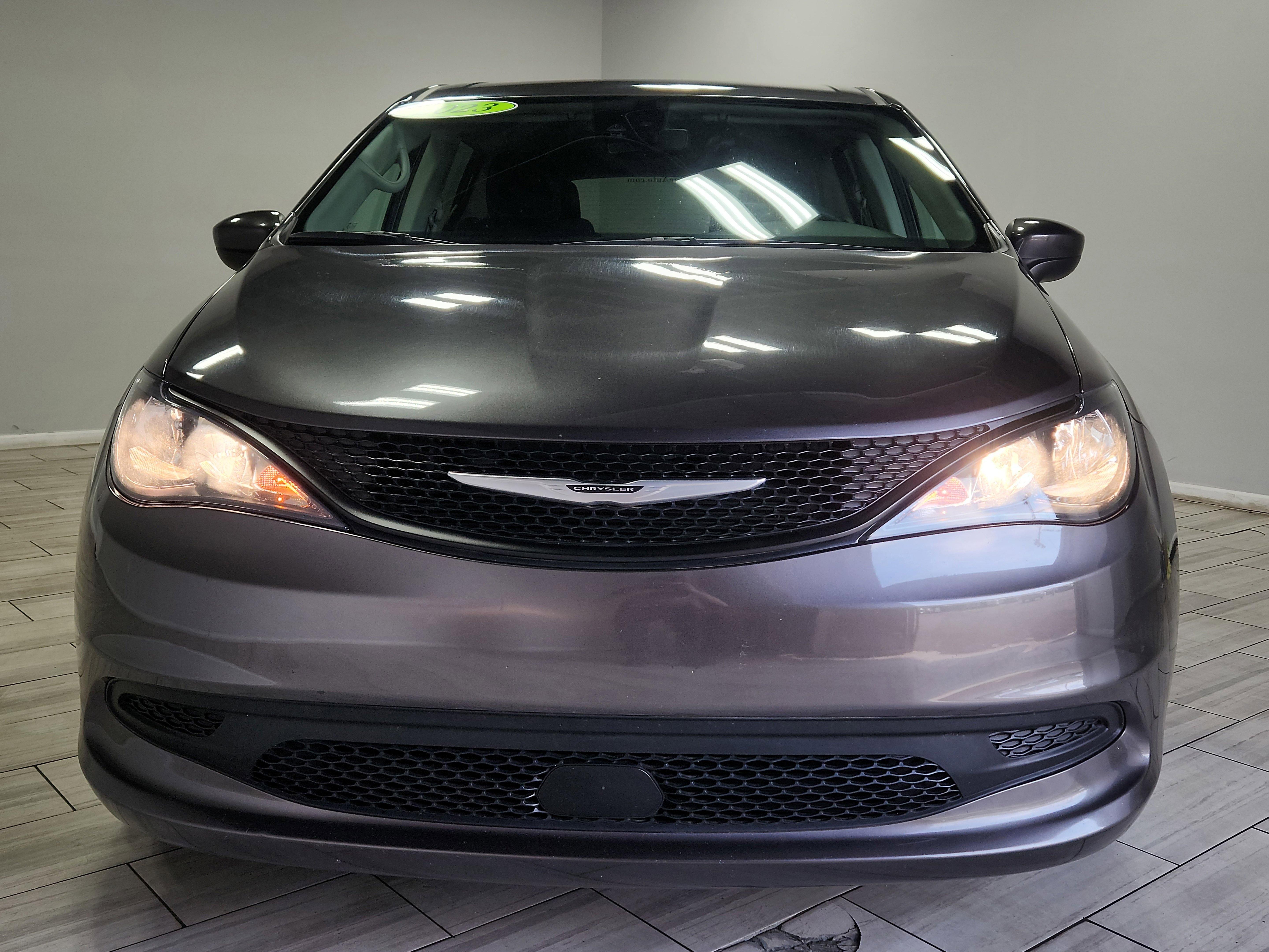 Used 2023 Chrysler Voyager LX FWD image 8