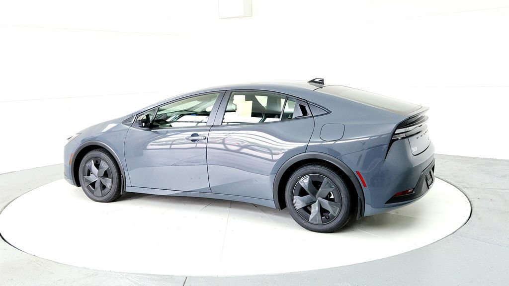 New 2026 Toyota Prius Plug-In Hybrid FWD image 4