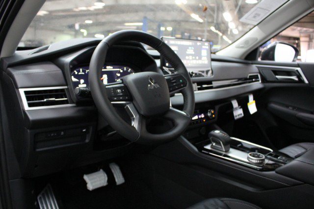 New 2026 Mitsubishi Outlander SEL image 5