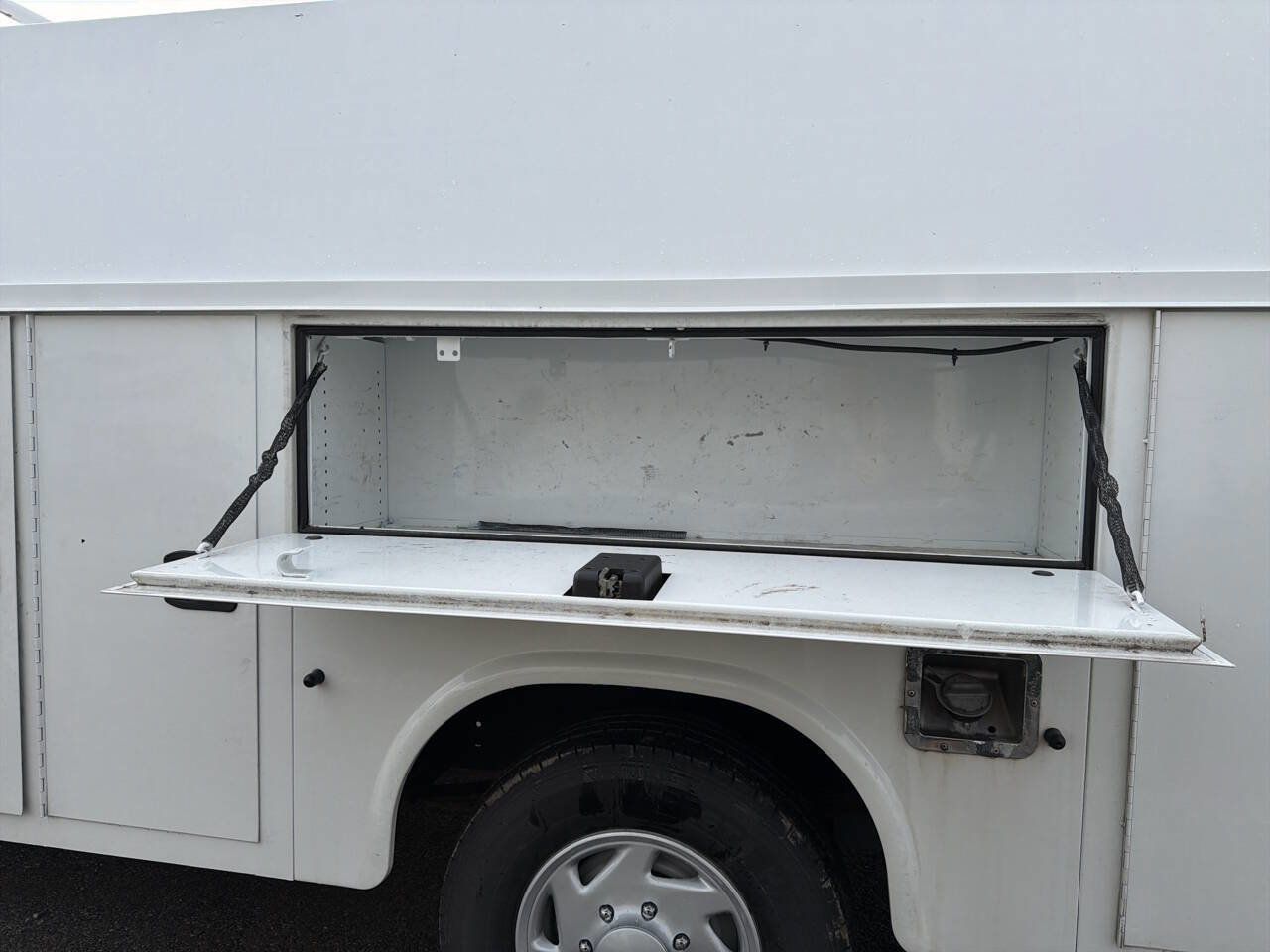 Used 2022 Ford E-350 and Econoline 350 Super Duty w/ Power Windows & Locks Group RWD image 15