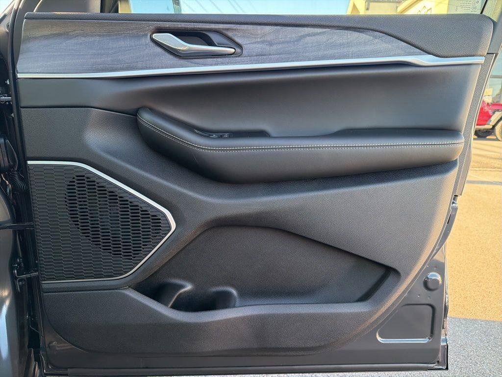New 2026 Jeep Grand Cherokee Limited w/ Limited Altitude Package RWD image 23