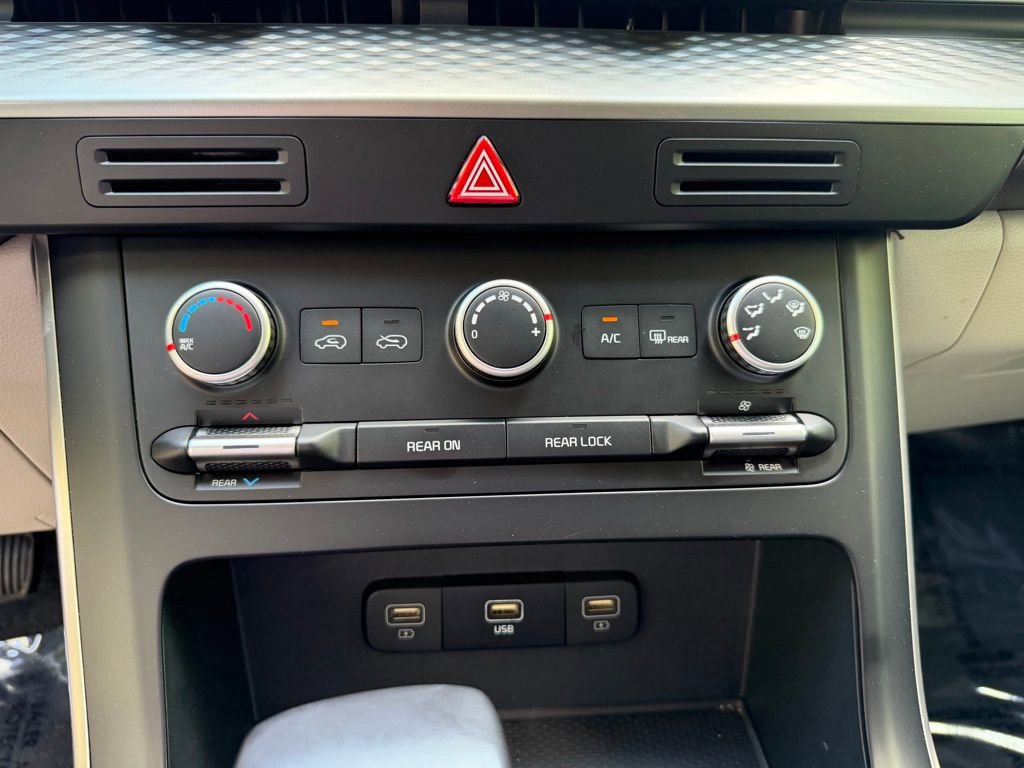 Used 2024 Kia Carnival LX image 28