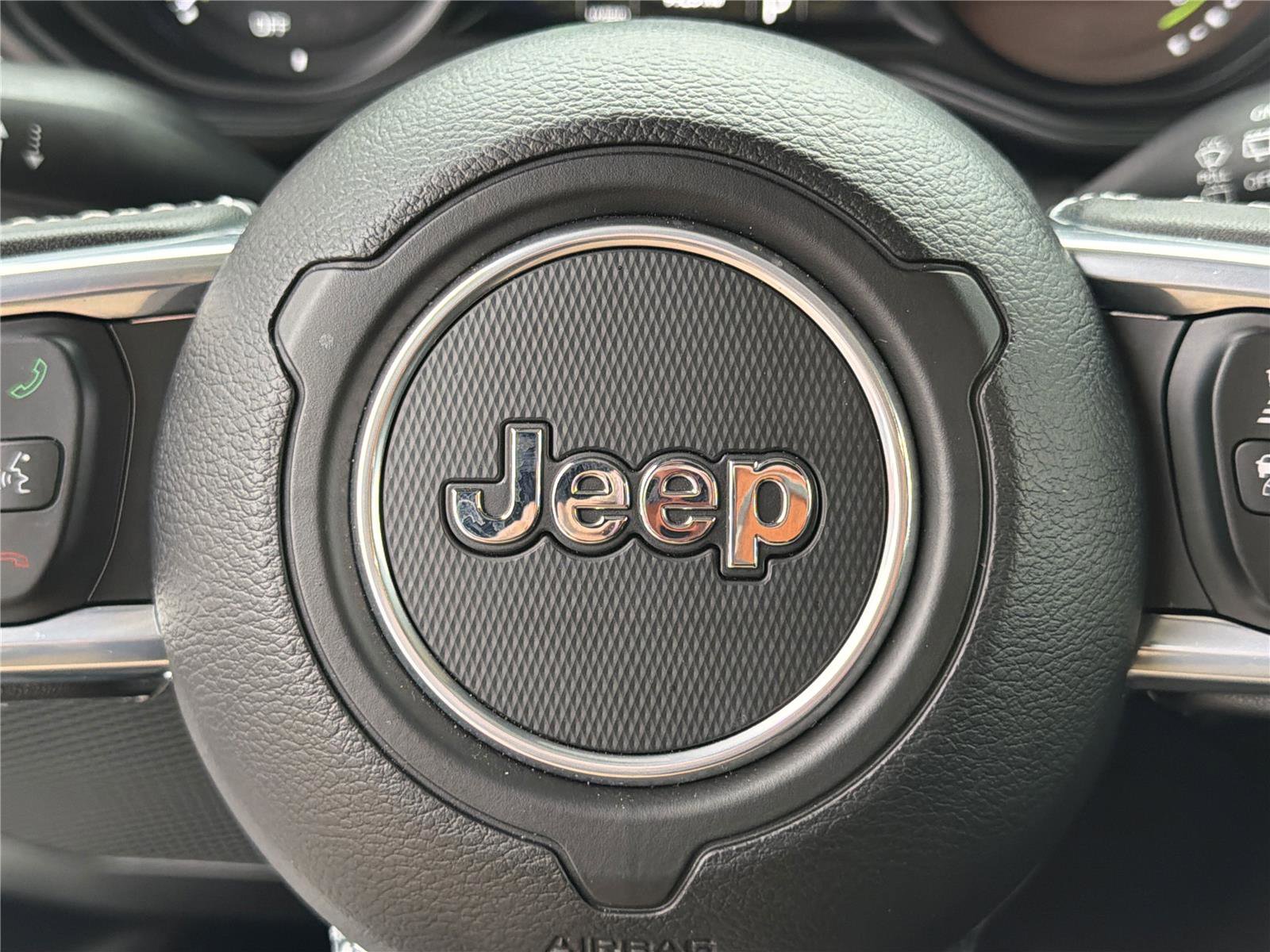 Used 2025 Jeep Wrangler Sahara image 25