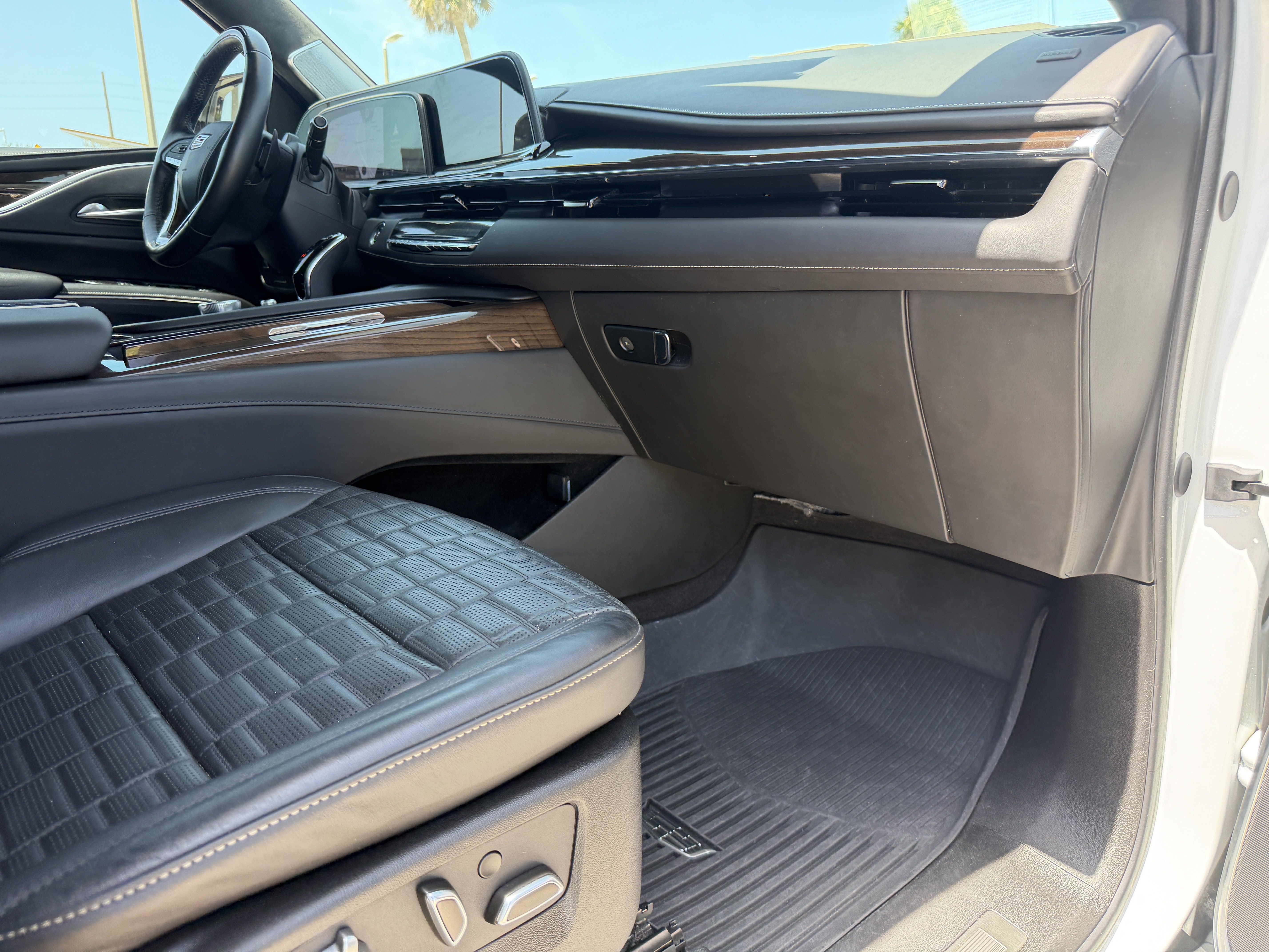 Certified 2024 Cadillac Escalade ESV Sport Platinum w/ LPO, ONYX Package AWD/4WD image 12