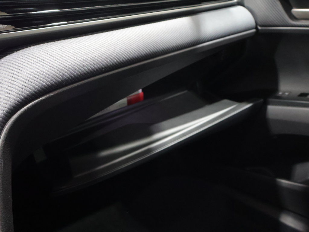 Used 2025 Toyota Camry SE FWD image 29