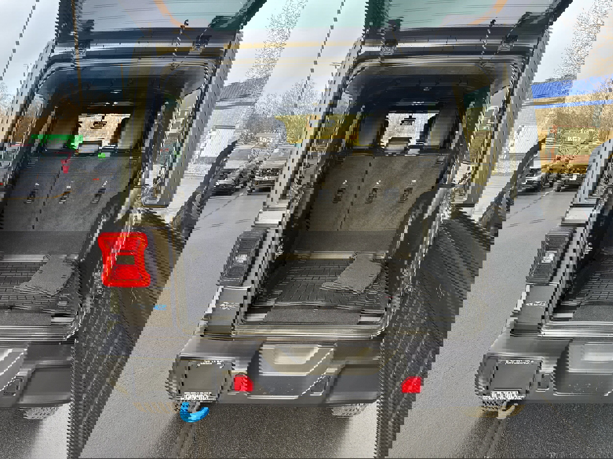 Used 2023 Jeep Wrangler Sahara w/ Cold Weather Group image 10