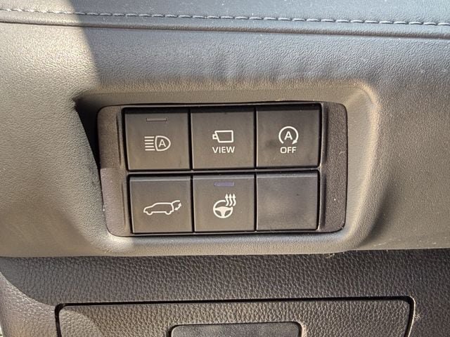 Used 2023 Toyota Highlander Limited FWD image 25