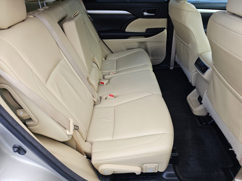Used 2016 Toyota Highlander XLE image 25