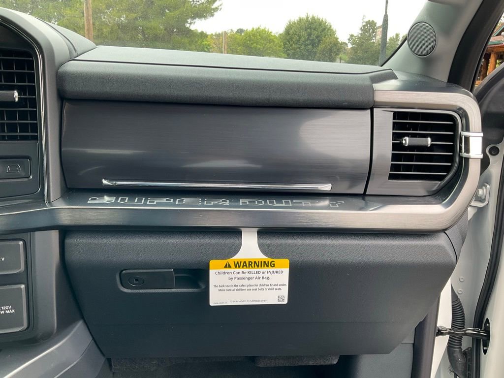 Certified 2025 Ford F350 Lariat w/ Black Appearance Package image 60