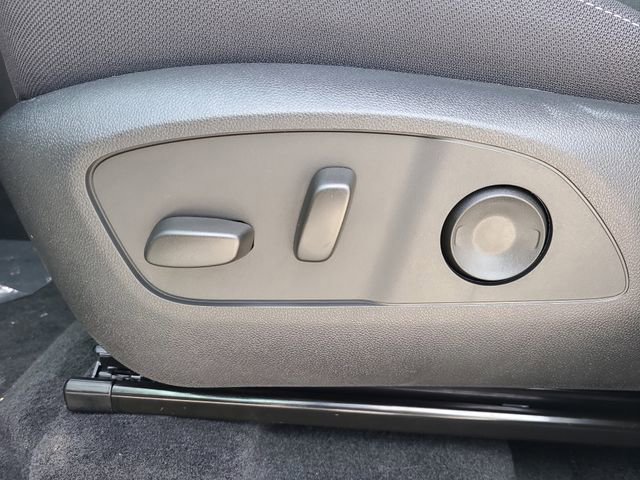 Used 2025 Chevrolet Traverse LT FWD image 25