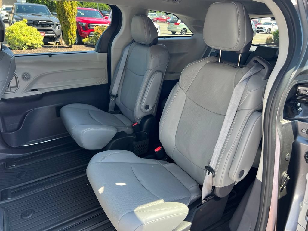 Certified 2022 Toyota Sienna Limited AWD/4WD image 17