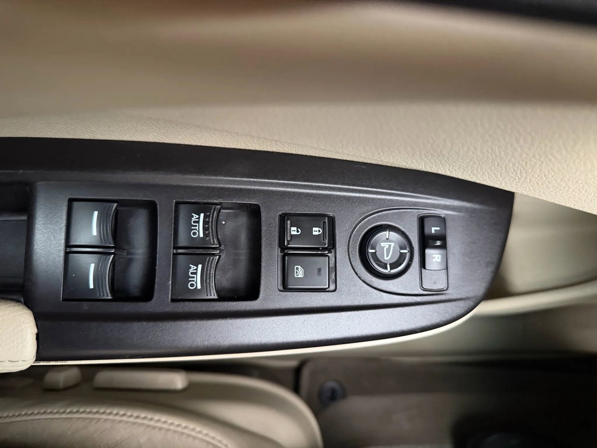 Used 2015 Acura RDX AWD w/ Technology Package image 25