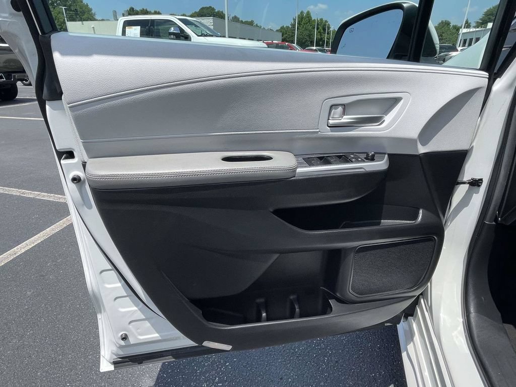 Used 2025 Toyota Sienna XLE FWD image 21