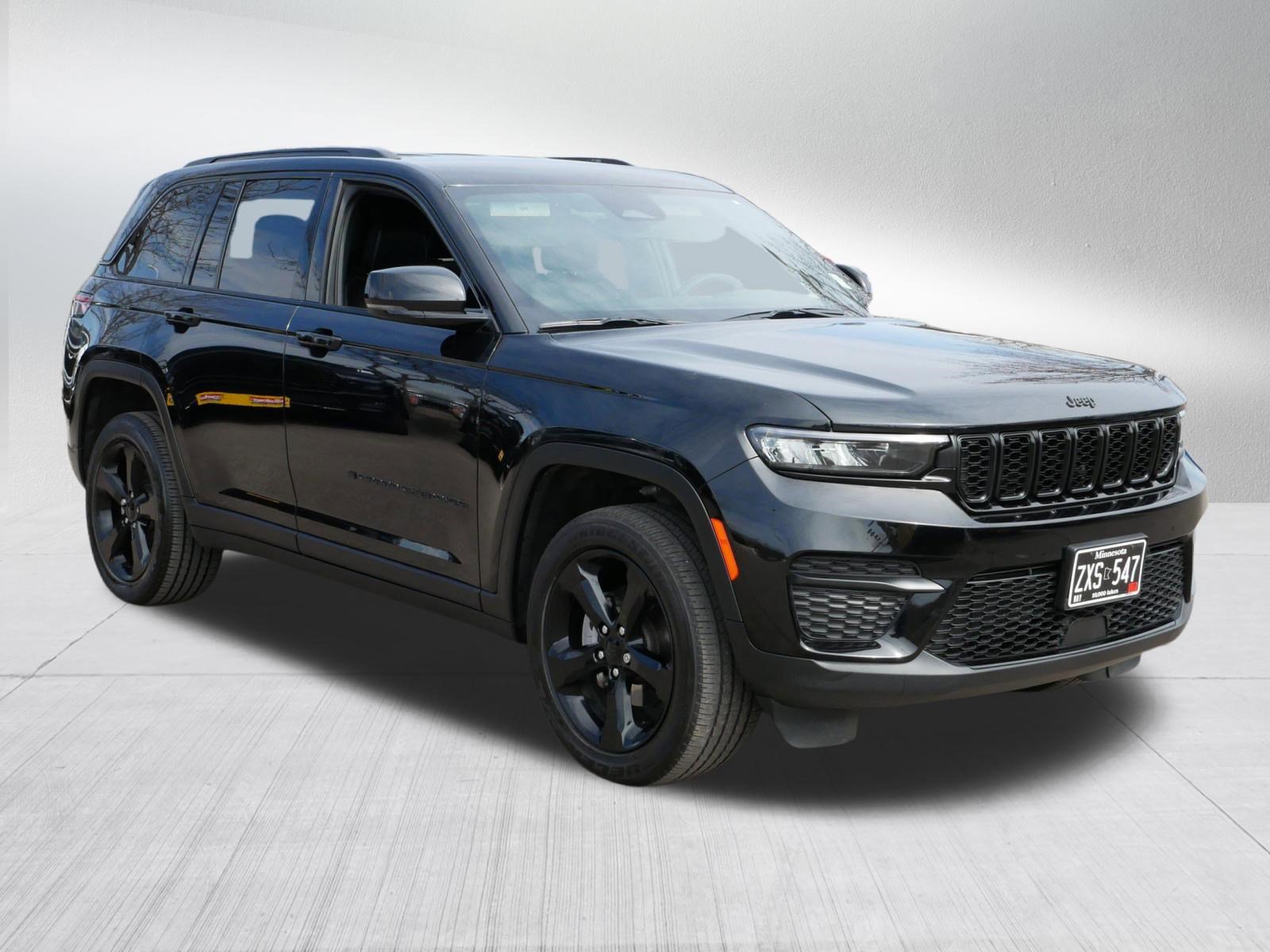 Used 2023 Jeep Grand Cherokee Altitude image 2