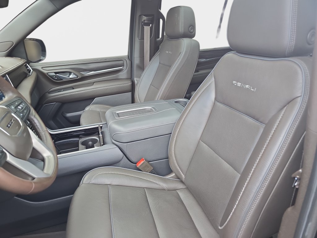 Used 2021 GMC Yukon Denali w/ Denali Ultimate Package AWD/4WD image 19