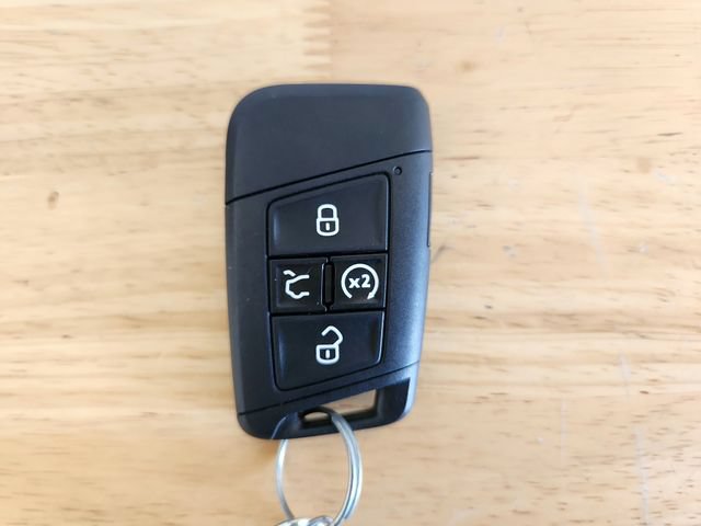 Used 2024 Volkswagen Tiguan SE R-Line AWD/4WD image 9