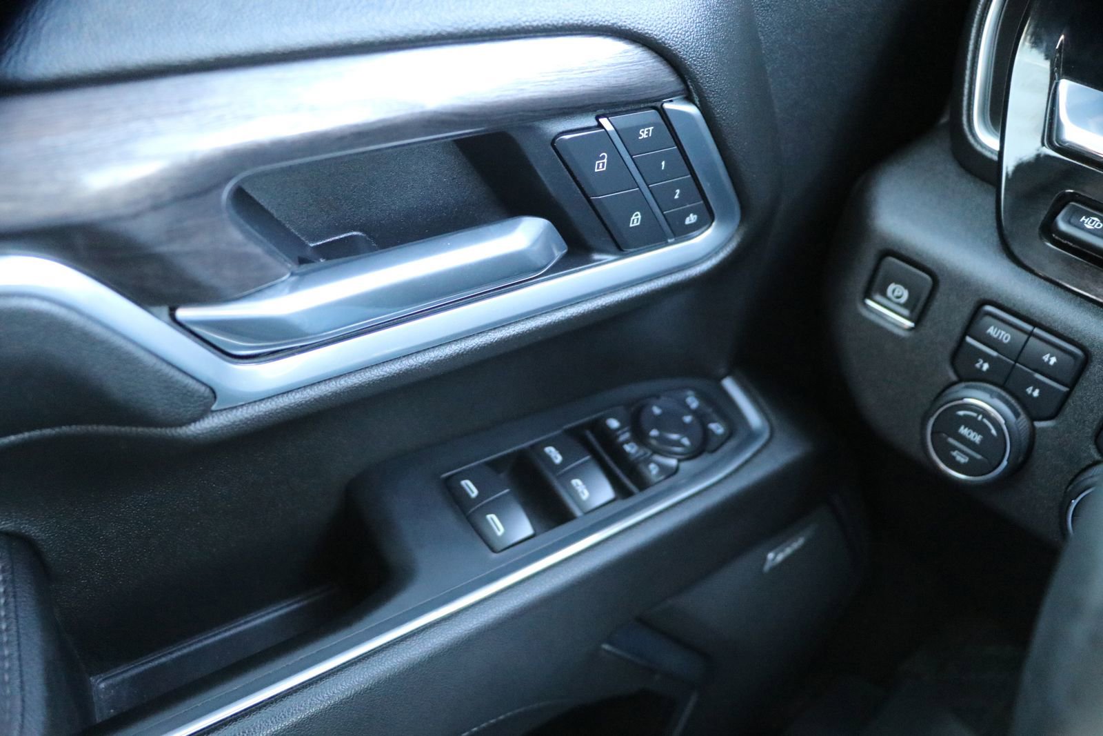 Used 2025 Chevrolet Silverado 2500 LTZ w/ LTZ Premium Package image 11