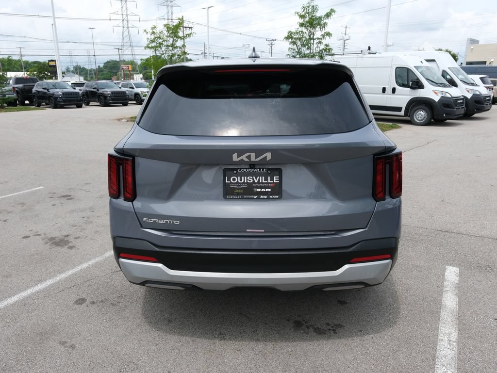 Used 2025 Kia Sorento LX FWD image 8