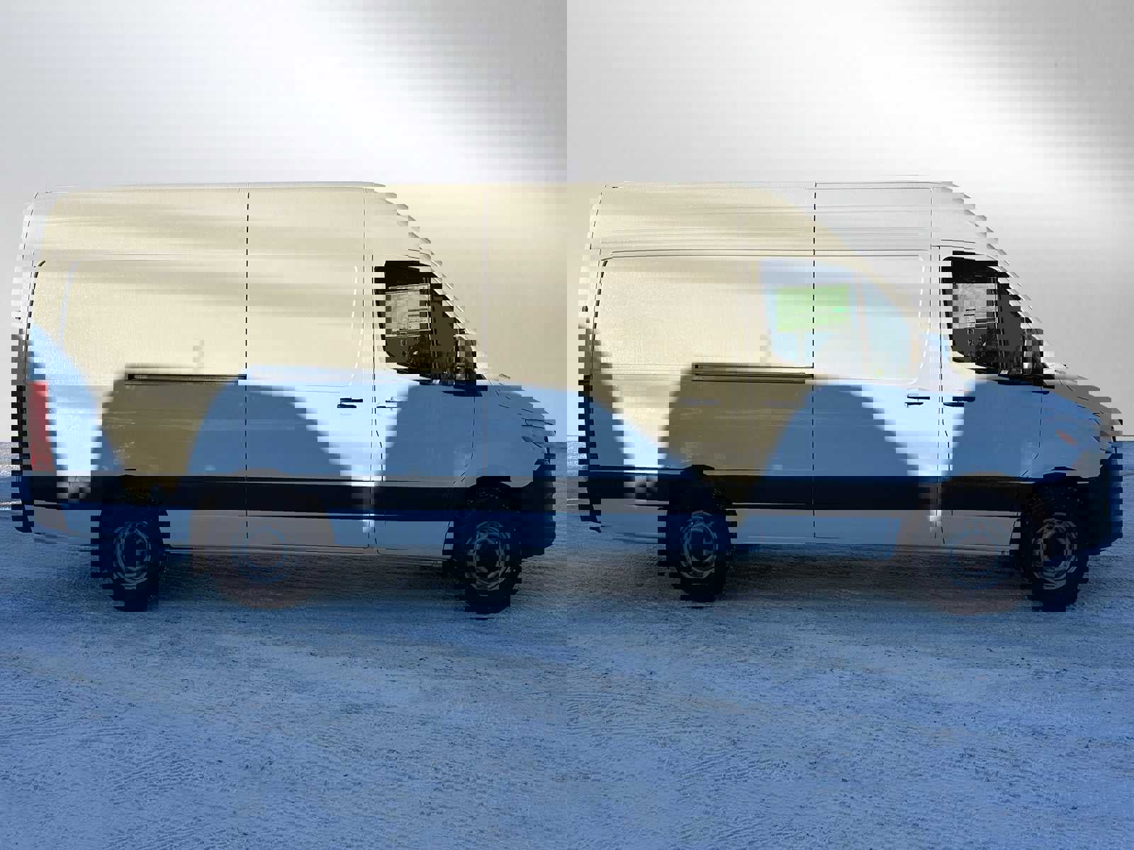 Used 2024 Mercedes-Benz Sprinter 2500 image 2