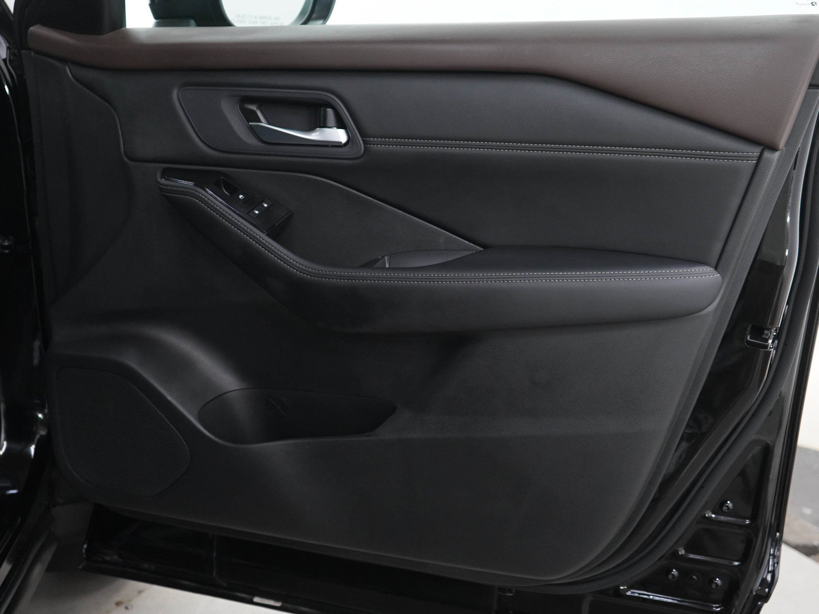 Used 2023 Nissan Rogue SV w/ SV Premium B Package AWD/4WD image 9