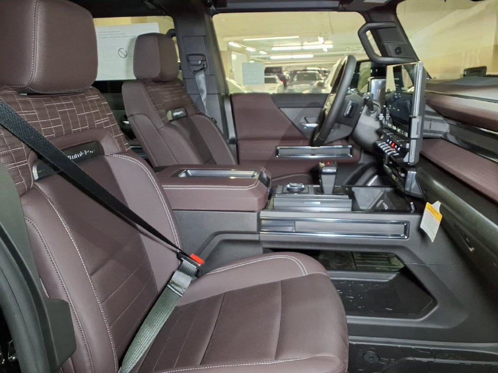 New 2026 GMC Hummer EV 4x4 Crew Cab w/ LPO, Illumination Package image 5