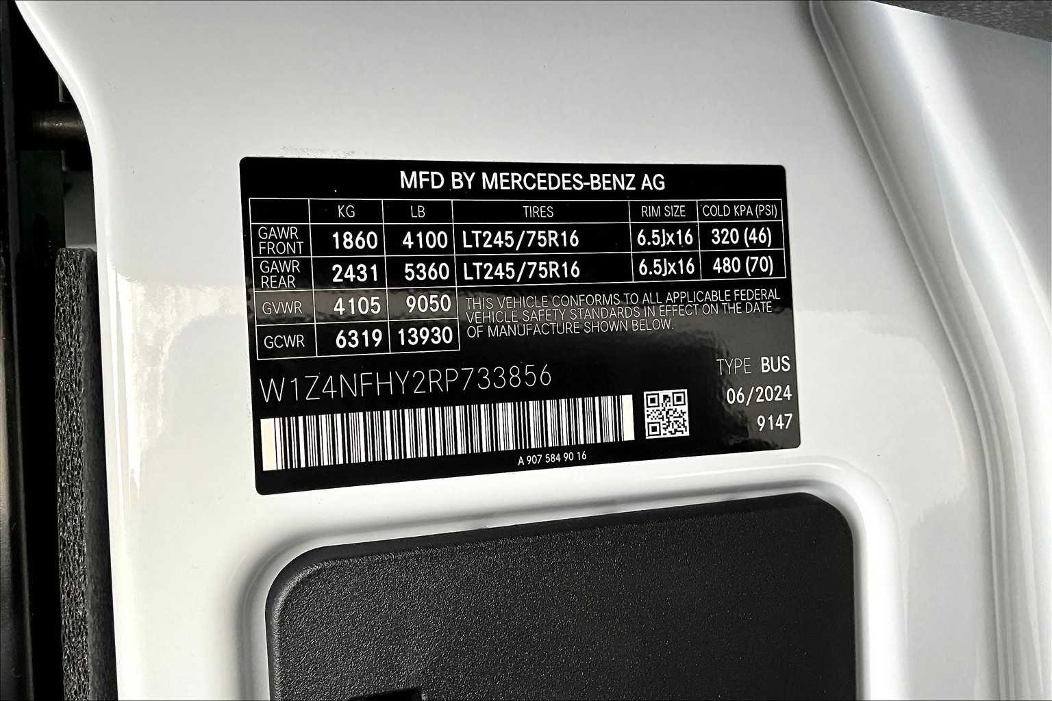 Used 2024 Mercedes-Benz Sprinter 2500 image 18