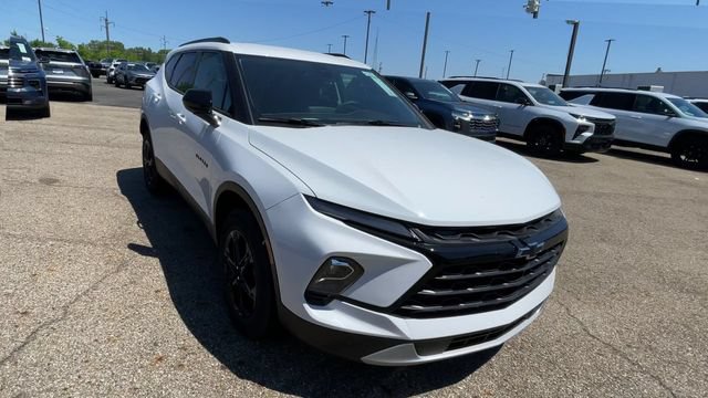 New 2026 Chevrolet Blazer LT w/ Convenience Package AWD/4WD image 4