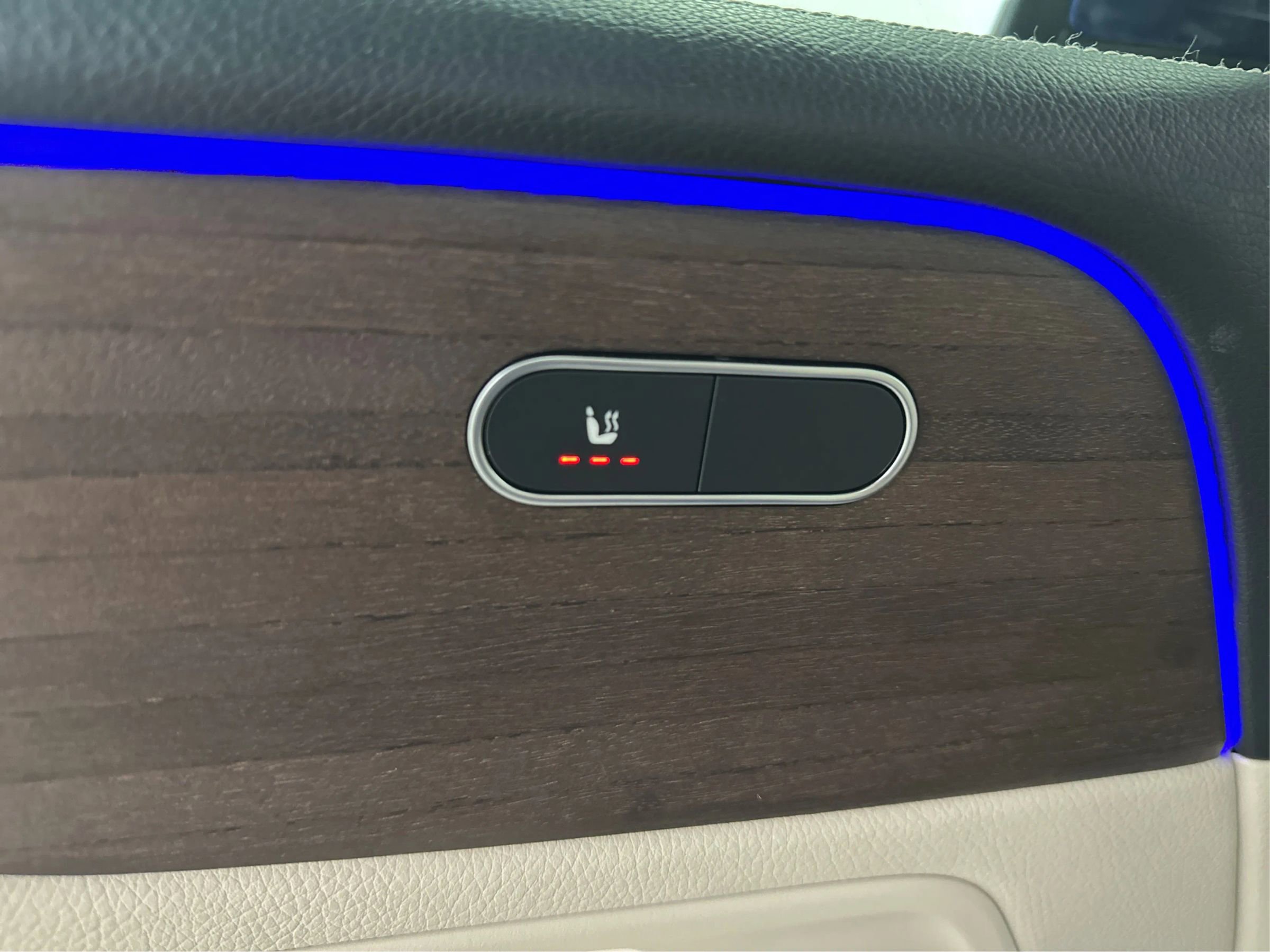 Used 2022 Mercedes-Benz GLB 250 4MATIC w/ Premium Package Lite image 28