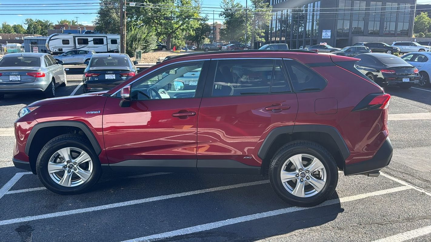 Used 2021 Toyota RAV4 XLE w/ Convenience Package AWD/4WD image 6